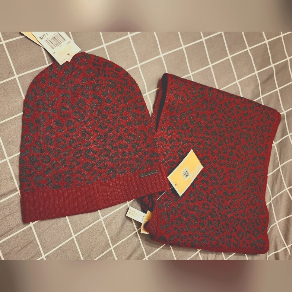 Michael Kors reversible Hat & Scarf (NEW)